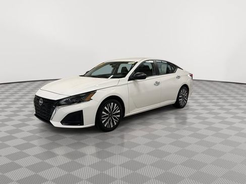 Used 2025 Nissan Altima 2.5 SV FWD image 5