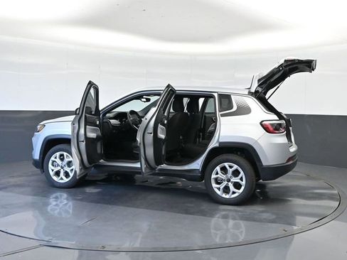 Used 2025 Jeep Compass Sport w/ Mopar Graphics Package AWD/4WD image 36