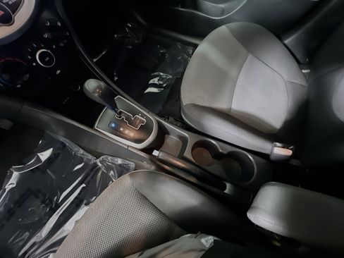 Used 2012 Hyundai Accent GS image 24