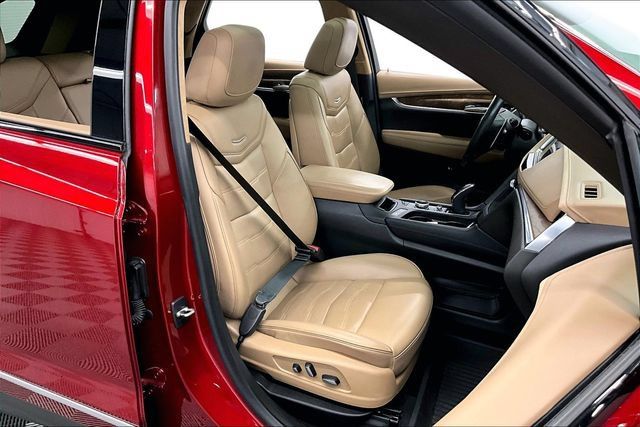 Used 2022 Cadillac XT5 Sportv w/ Platinum Package AWD/4WD image 8