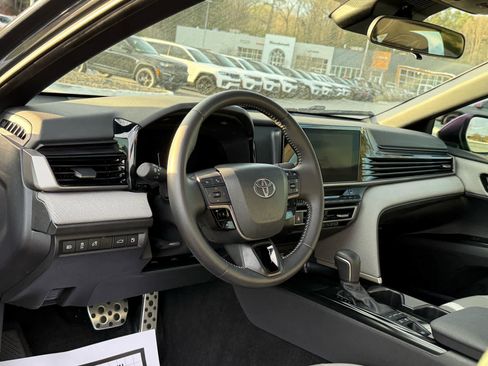 Used 2025 Toyota Camry SE image 15