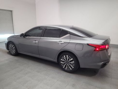 Used 2023 Nissan Altima 2.5 SV FWD image 3