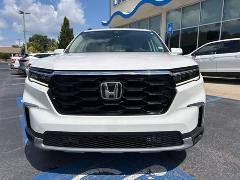 Used 2024 Honda Pilot Touring image 3