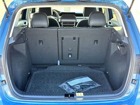 Certified 2025 Volkswagen Taos SE image 10