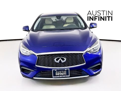 Used 2017 INFINITI QX30 image 2