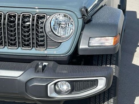 New 2026 Jeep Gladiator Sport image 9