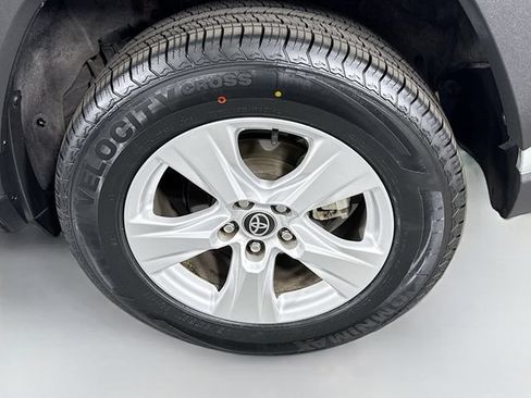 Certified 2021 Toyota RAV4 XLE FWD image 29