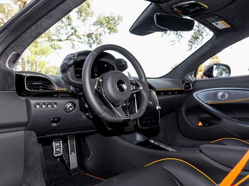 Used 2024 McLaren Artura TechLux image 56