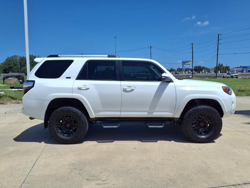 Certified 2023 Toyota 4Runner SR5 Premium w/ Moonroof Package AWD/4WD image 5