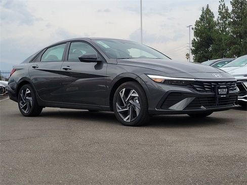 New 2025 Hyundai Elantra SEL image 24