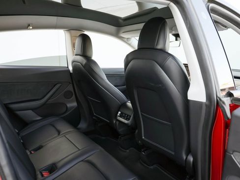 Used 2021 Tesla Model Y Long Range image 22