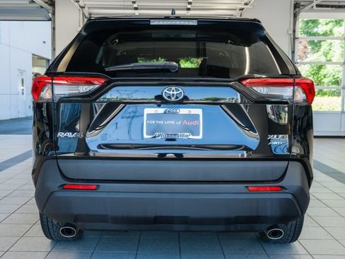 Used 2021 Toyota RAV4 XLE Premium AWD/4WD image 5