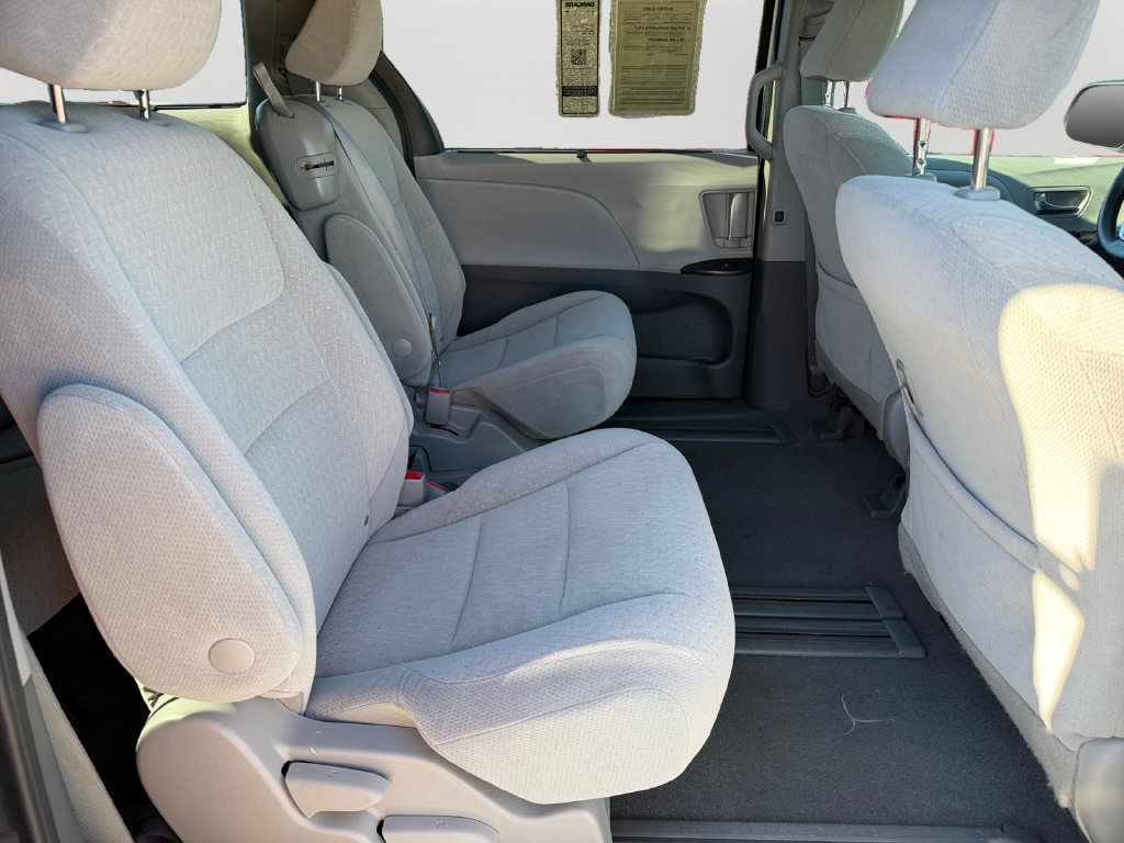 Used 2020 Toyota Sienna LE FWD image 10