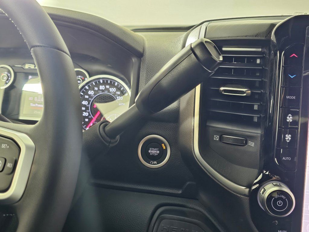 New 2026 RAM 3500 Big Horn AWD/4WD image 32