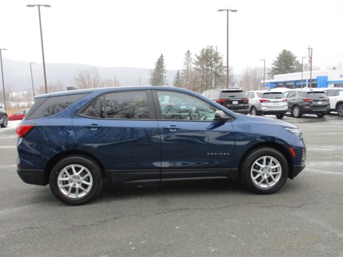 Certified 2022 Chevrolet Equinox LS w/ LS Convenience Package image 4