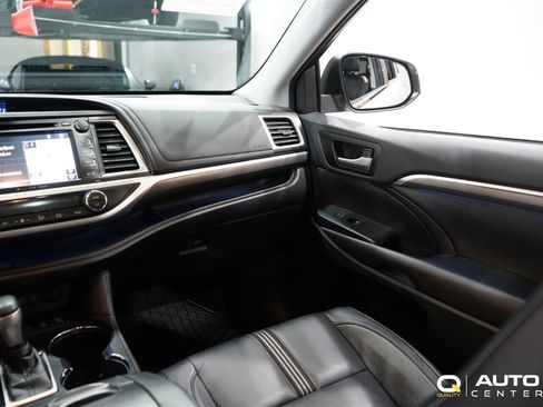Used 2018 Toyota Highlander XLE image 25