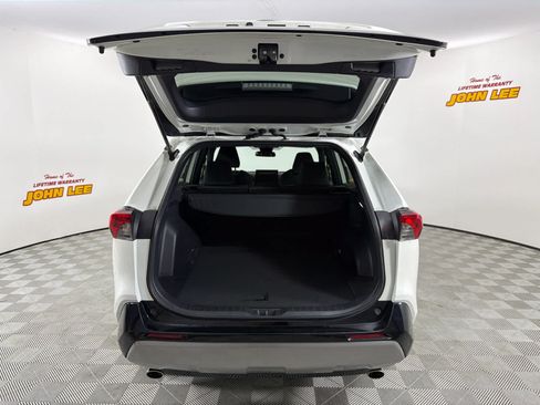 Used 2022 Toyota RAV4 SE AWD/4WD image 5