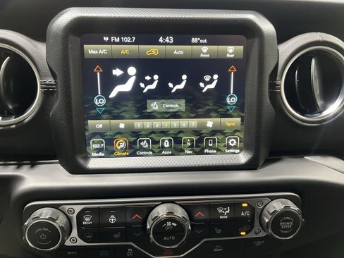 Used 2022 Jeep Wrangler Unlimited Sahara w/ Cold Weather Group AWD/4WD image 19