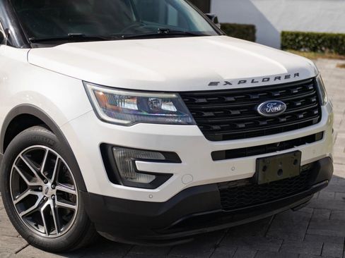 Used 2017 Ford Explorer Sport w/ Equipment Group 401A AWD/4WD image 3