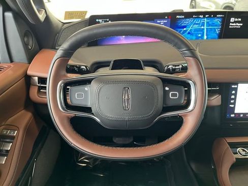 Used 2025 Lincoln Navigator Reserve AWD/4WD image 18
