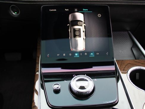 Used 2025 Cadillac Escalade ESV Sport Platinum w/ LPO, ONYX Package image 18