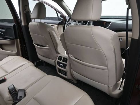 Used 2022 Honda Pilot Touring image 12