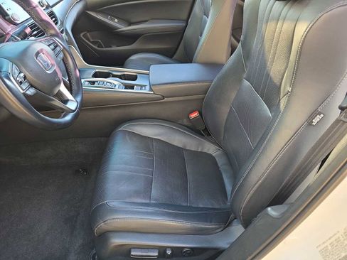 Used 2018 Honda Accord Touring image 15