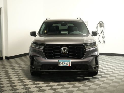 Used 2025 Honda Pilot Black Edition image 2