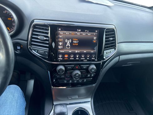 Used 2019 Jeep Grand Cherokee Altitude image 16