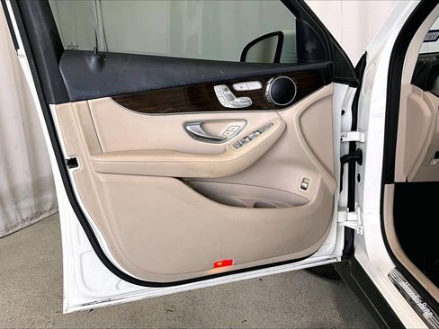 Used 2021 Mercedes-Benz GLC 300 image 21