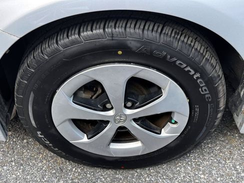 Used 2012 Toyota Prius Two FWD image 10
