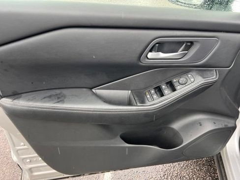 Used 2025 Nissan Rogue SV AWD/4WD image 9
