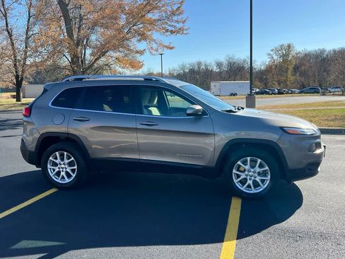 Used 2016 Jeep Cherokee Latitude w/ Cold Weather Group image 7