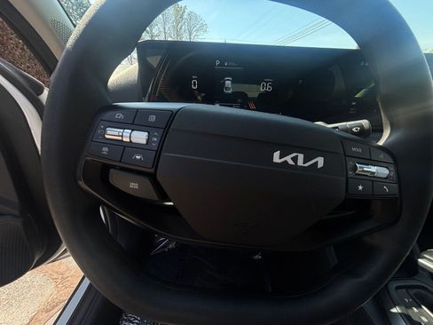 Used 2025 Kia K4 LXS image 28