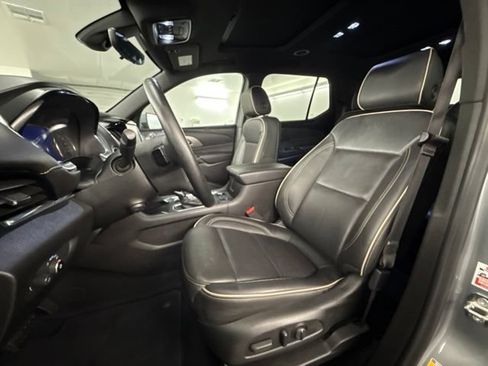 Used 2023 Chevrolet Traverse Premier FWD image 16