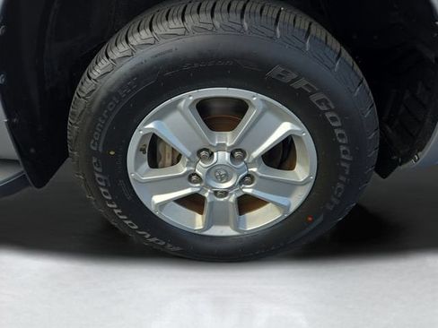 Used 2019 Toyota Sequoia SR5 AWD/4WD image 38