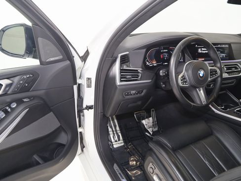 Used 2022 BMW X7 M50i image 59