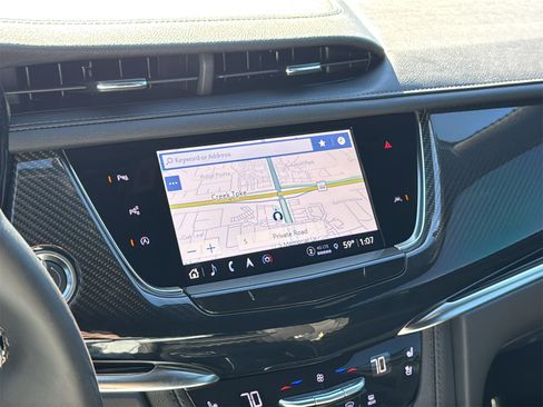 Used 2025 Cadillac XT6 Sport w/ Technology Package image 17