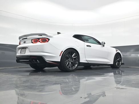 Used 2019 Chevrolet Camaro ZL1 image 28