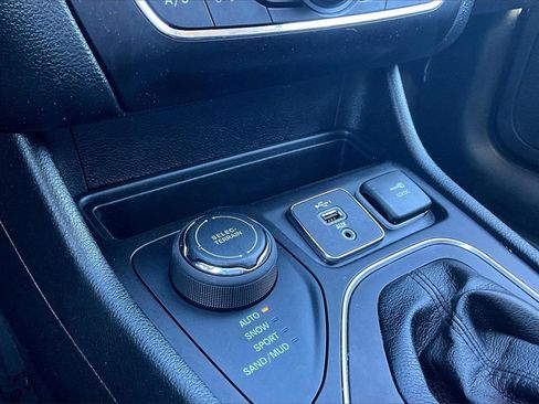 Used 2022 Jeep Cherokee Latitude Lux image 32