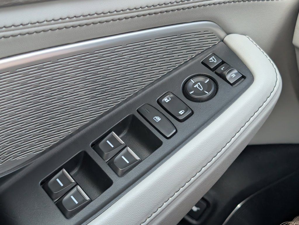 Used 2022 Acura MDX w/ Advance Package AWD/4WD image 16