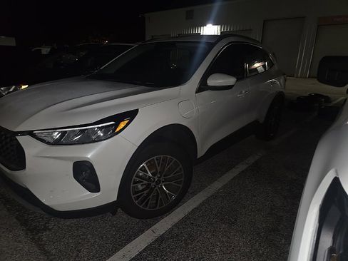 Used 2024 Ford Escape SE image 6