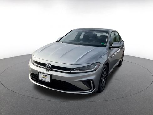 Used 2025 Volkswagen Jetta SE image 7