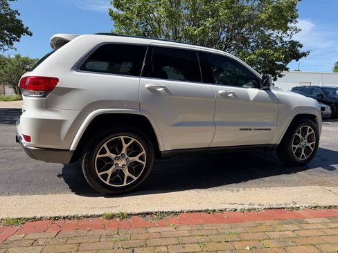 Used 2018 Jeep Grand Cherokee Limited AWD/4WD image 8