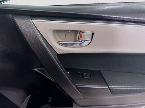 Used 2018 Toyota Corolla LE image 30