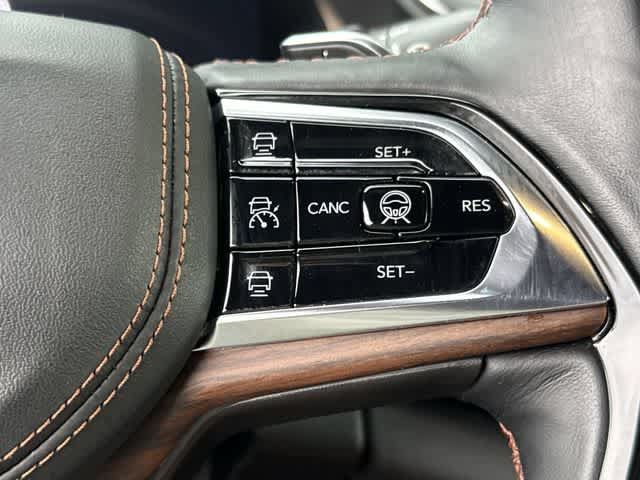 Used 2021 Jeep Grand Cherokee L Summit w/ Advanced Protech Group IV AWD/4WD image 23