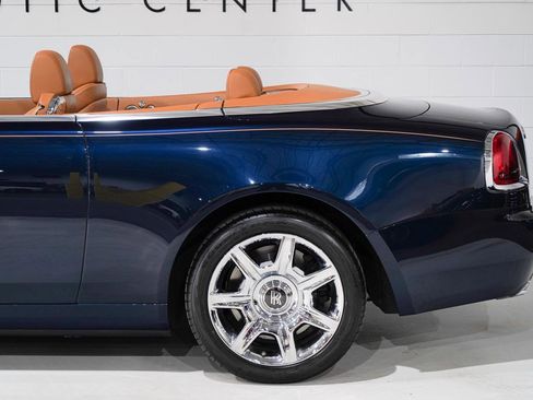 Used 2017 Rolls-Royce Dawn image 32