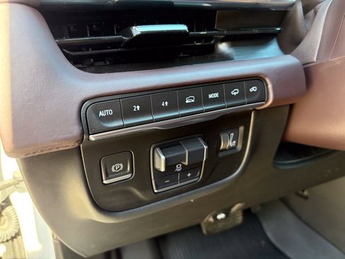 Used 2022 Cadillac Escalade Sport Platinum AWD/4WD image 16