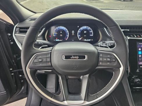 New 2025 Jeep Grand Cherokee Laredo X w/ Luxury Tech Group I AWD/4WD image 16