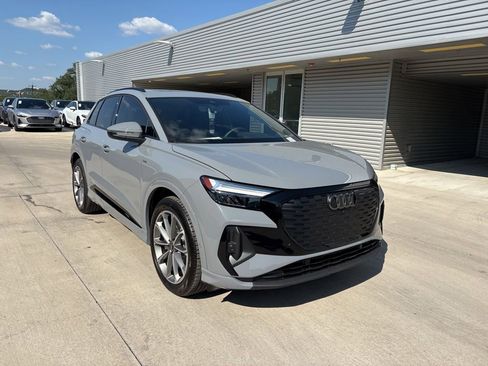 New 2026 Audi Q4 e-tron Premium Plus image 3